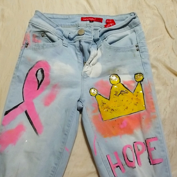 Fighting cancer paints - Picture 1 of 4